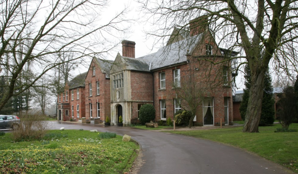 The front view of the Hatherley Manor Hotel & Spa in Gloucester